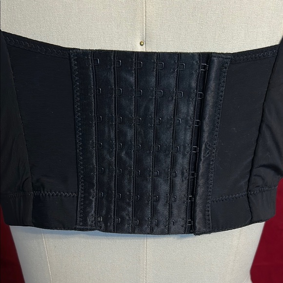 Black Smoothing Balconette Push-Up Bra - Picture 6 of 9